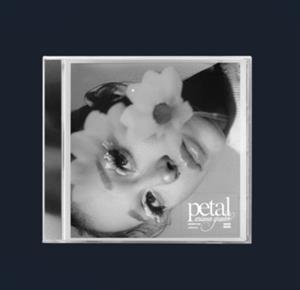Grande, Ariana – Petal