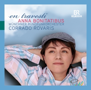 Bonitatibus, Anna – En Travesti
