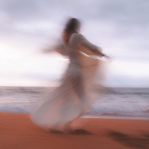 Hutchings, Sophie – Become the Sky